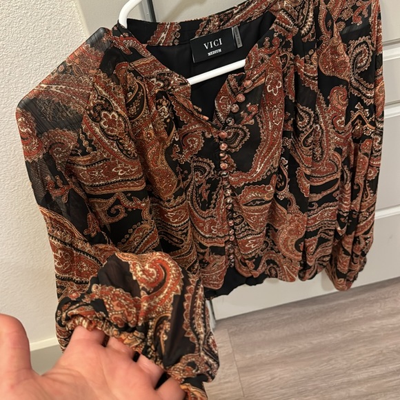 VICI COLLECTION | LONG SLEEVE CROP - Picture 2 of 6